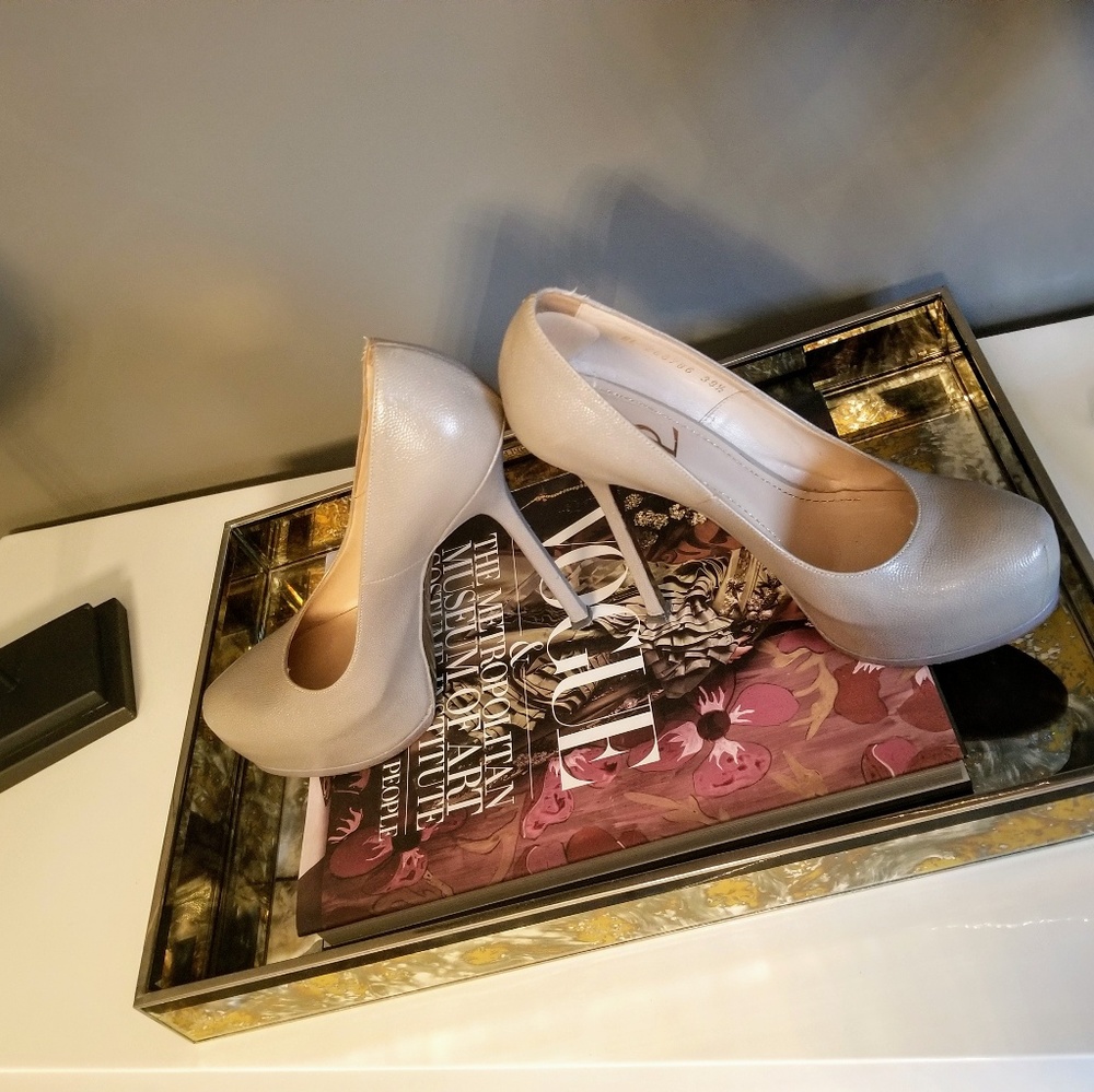 Authentic YSL light grey leather stilletto pumps